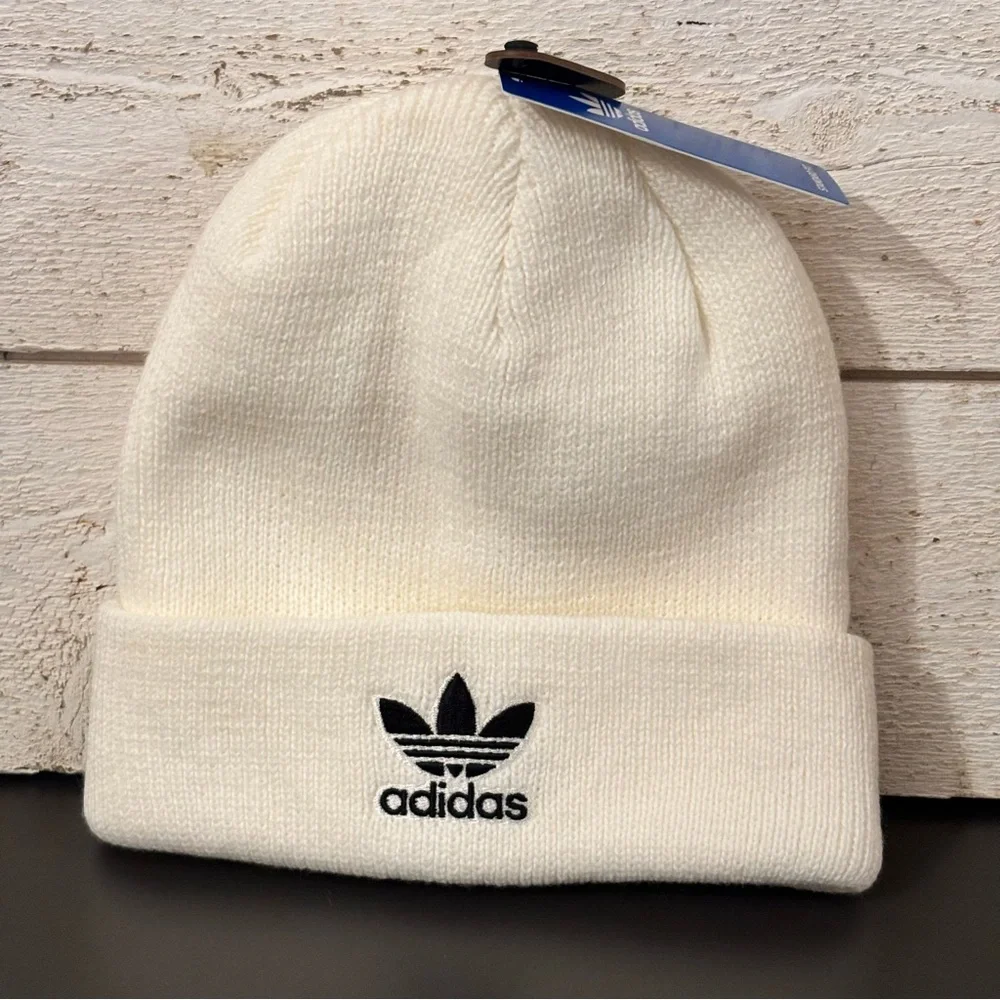 ADIDAS‎ Women’s ORIGINALS TREFOIL BEANIE WHITE/BLACK NEW